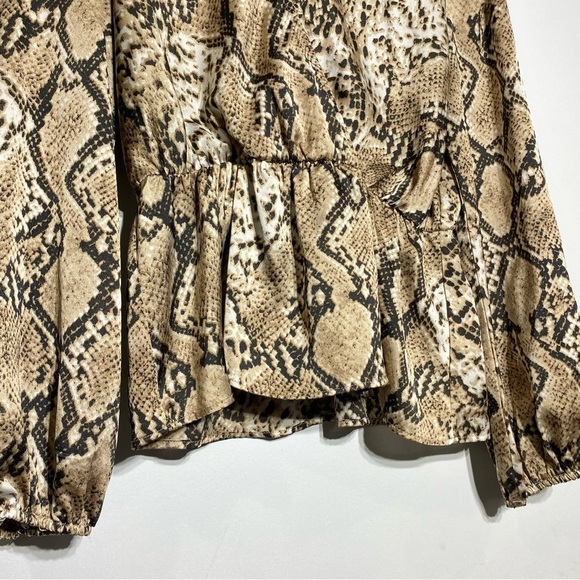 AKIRA Blouse Womens M Snakeskin Print V-Neck Long Sleeve Cinched Waist - Picture 5 of 16